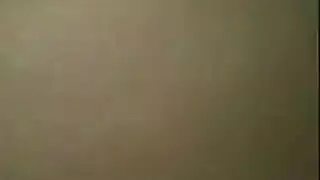 مشهد عربي صريح: زب كبير يحشيها بالمني