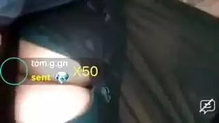 يوم على الشاطئ يتحول لإباحية: فتاة ألمانية مضفرة تداعب فرجها المبلل