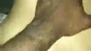 شقراء مثيرة تستمتع بجنس فموي شغوف من شريك أسود في تصوير إباحي