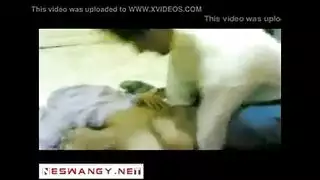 أوgy طلابية: شباب الجامعة يتشاركون عاهرة مستعدة