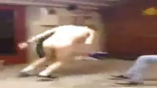 جماع جماعي في فندق محلي مع عاهرات تعشق الشرج