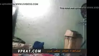 صور بلمير واخثه يقبلان بعضهما