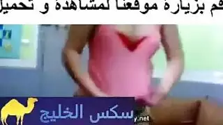 تلميذة مدللة تأخذ قضيب المعلم في الفصل وتئن مثل العاهرة