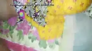 البنطلون الصيفي ينقع بالكامل بينما تُداهم زوجتي في فيلم إباحي صارم
