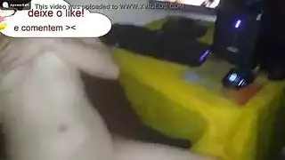 زوجة عراقية مثيرة تُصور عارية وتُمارس الجنس مع زوجها