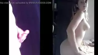 قضبان صلبة في أيد ناضجة، تنفجر لعاريتين