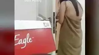 مطيع فوضوي فتاة العزف المنفرد