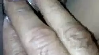 واحد بينيك واحده جمده و هي نايمه