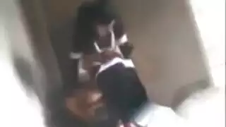 زنجي زبه كبير ينيك بنت في خرم طيزها اول مره تتنك ويوجعها وتهرب من الوجع