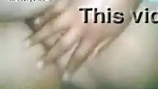 عاهرة أنيقة ذات ثديين كبيرين تمارس جنسًا عنيفًا