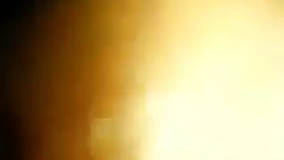 نيك فتاة شقراء ذات تنورة سوداء في المطبخ