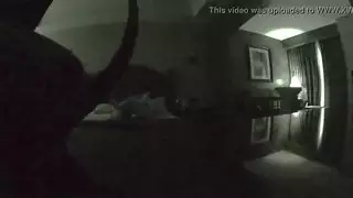 زوجة ساخنة هاوية تحصل على قذف شرجي من غريب