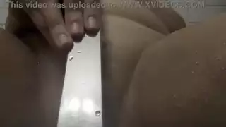 مدمنة على الاستمناء: أضاجع زوجتي بعد مشاهدتها للإباحية في الحمام