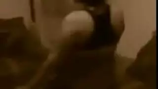 فتاة النيجينة السوداء تطحن على القضيب قبل جماع إباحي شديد