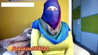 الشرق الأوسط الحجاب فتاة عربية مسلمة مع كبير الثدي على كام تسجيل نوفمبر