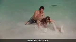 جنس المنعزل: مص البزاز وإدخال زب عميق