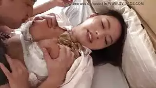 الفتاة المجرية الشبقية تعطي مصات قوية قبل جماع خشن مع رجلين