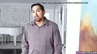 الظهور الإباحي الأول المبلل للكشافة الصغيرة مع أبي ذو قضيب كبير