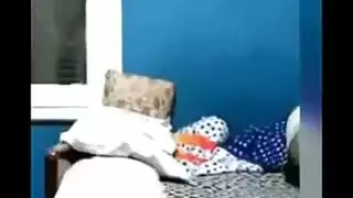 شاب مصري ينتاك حبيبته وهي عمله متياج وتسريحه