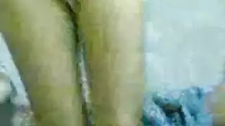 شاب مصري جاب صاحبه معاه البيت من الجماعة وناكها